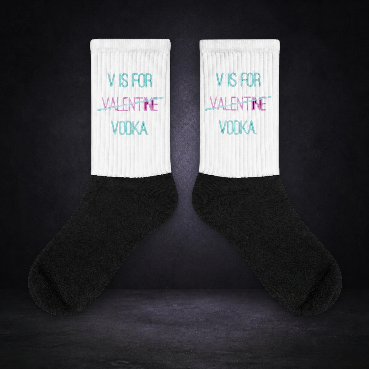 Vodka Statement Socken von NiZED im dunklen Betonraum – sauberes Kollektionscover