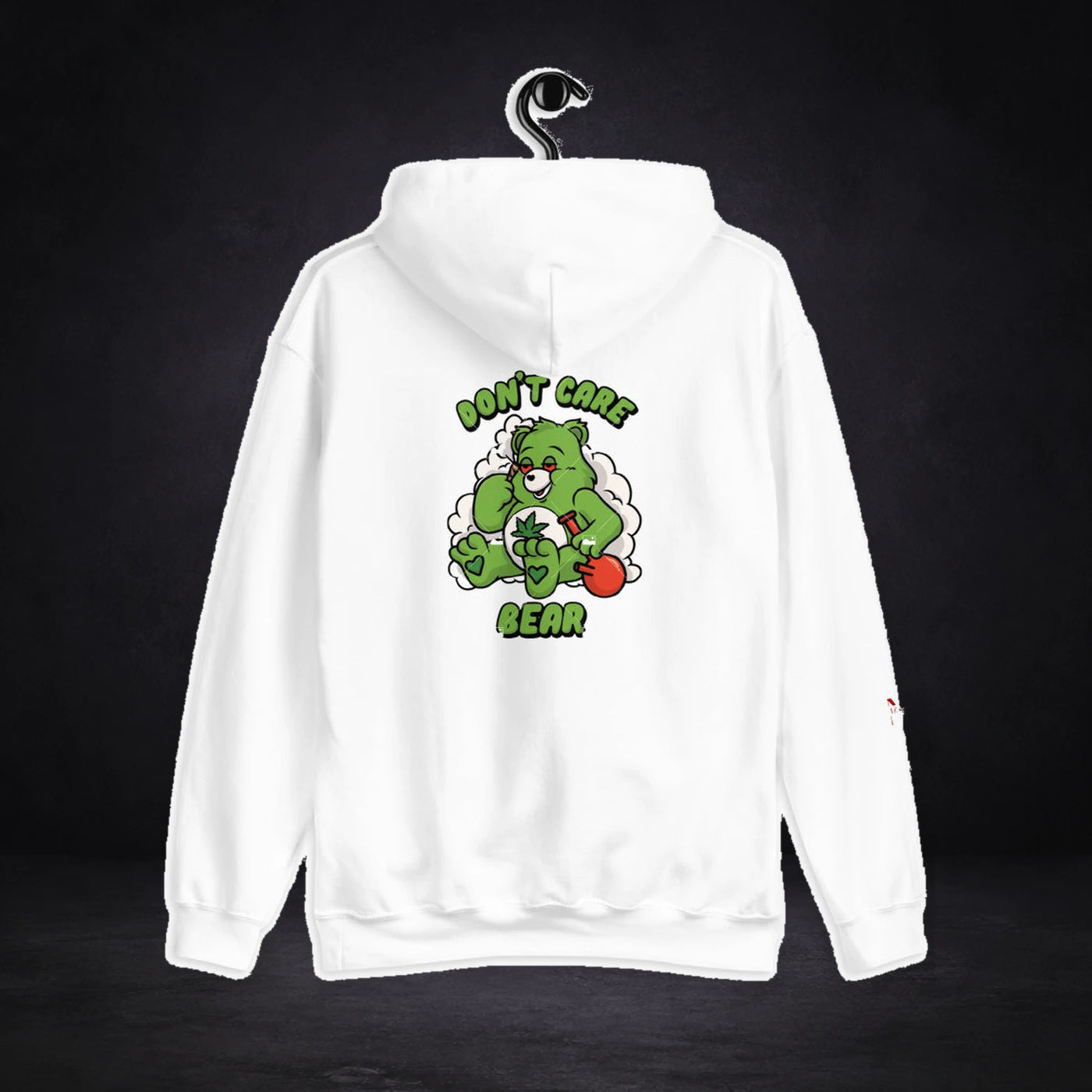Weed Bear Hoodie von NiZED in Weiß, Rückansicht mit Designprint vor dunklem Betonhintergrund