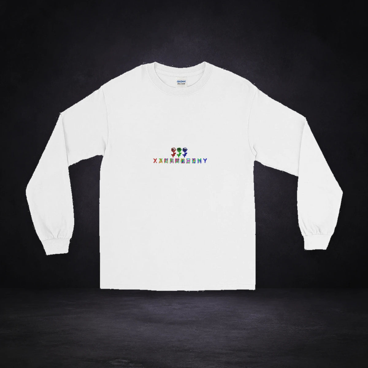 Xanax Anarchy Tshirt von NiZED, Vorderansicht mit Designprint vor dunklem Betonhintergrund