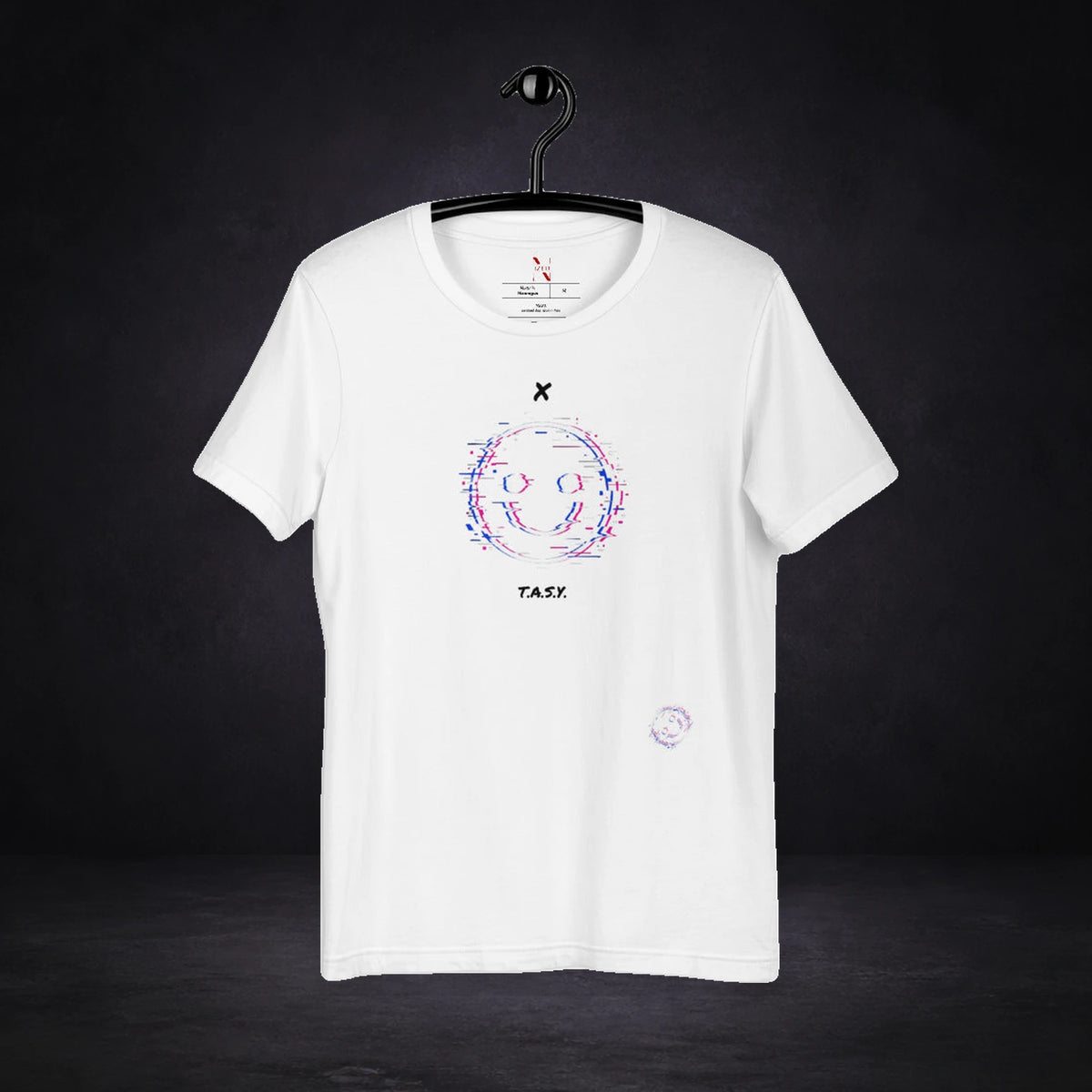 Xtasy Graphic T-Shirt von NiZED, Vorderansicht mit Designprint vor dunklem Betonhintergrund
