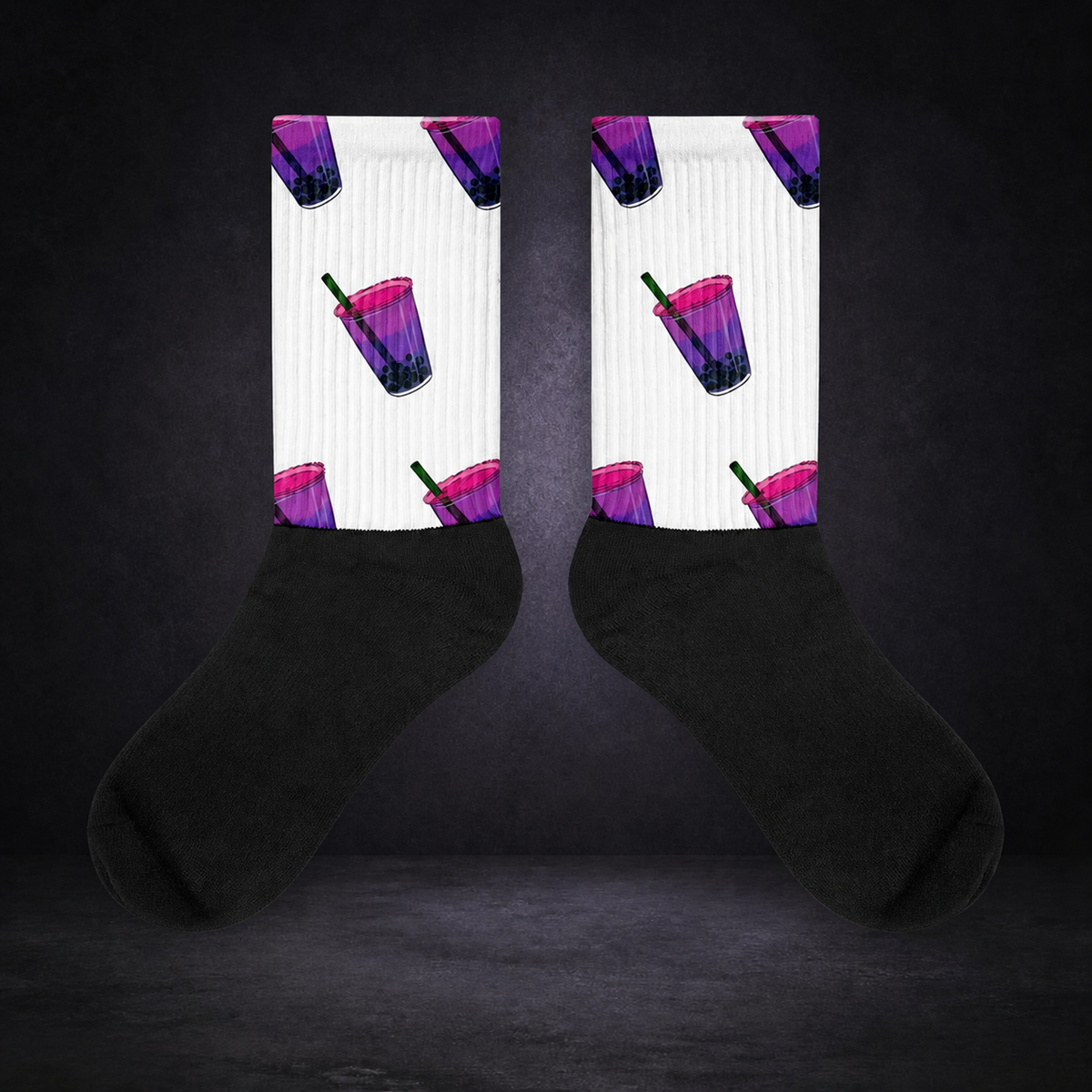 Yummy Dirty Bubble Tea Socken von NiZED im dunklen Betonraum – sauberes Kollektionscover