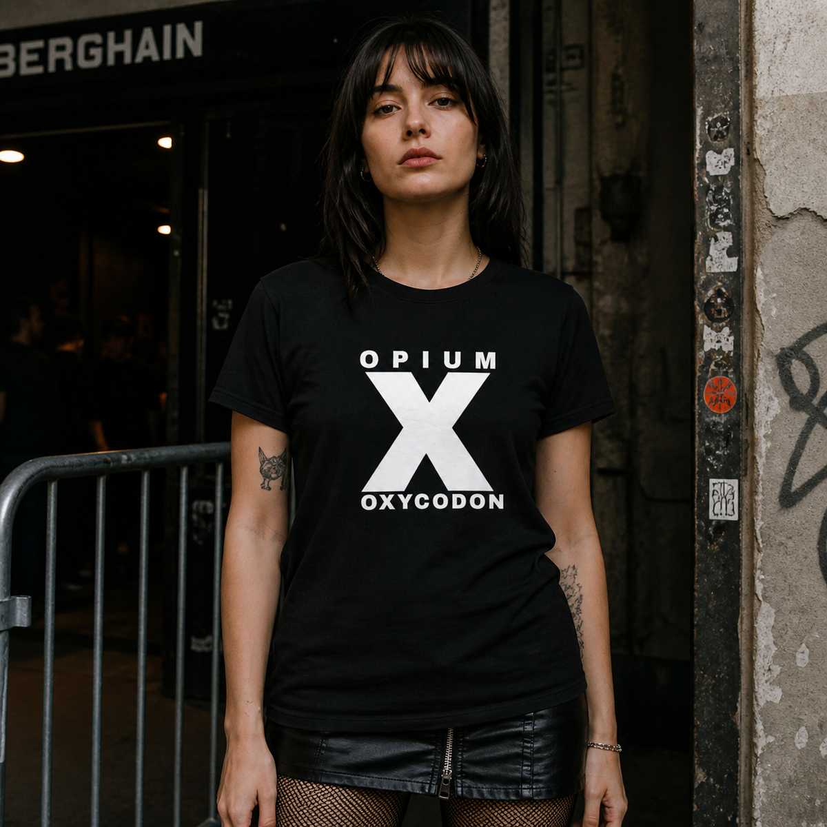 Opium Bliss Highcodon T-Shirt NiZED weibliches Model – KI-generierte Darstellung