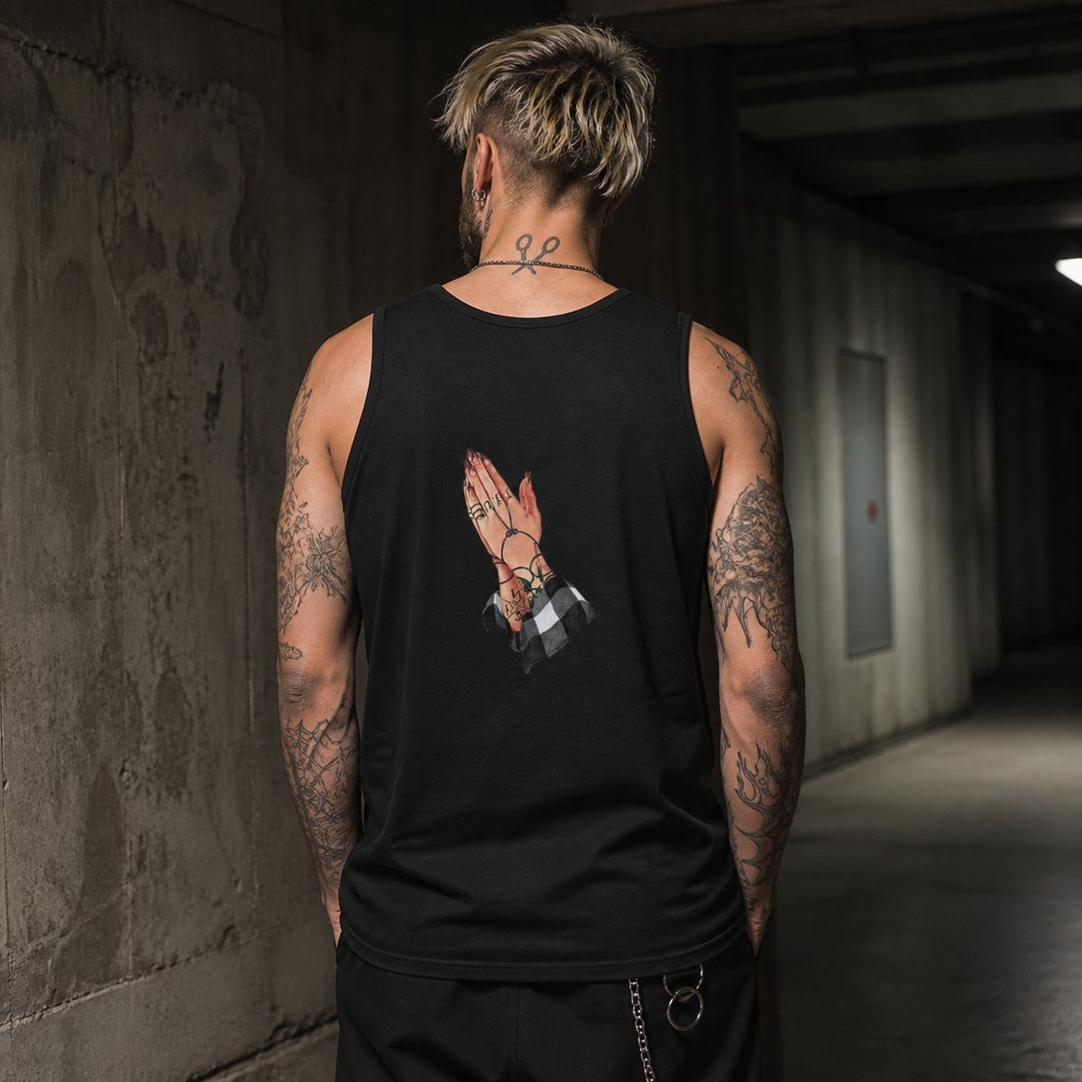 Pray Graphic Tank Top Design 2 Herren Modellansicht - KI-generierte Darstellung
