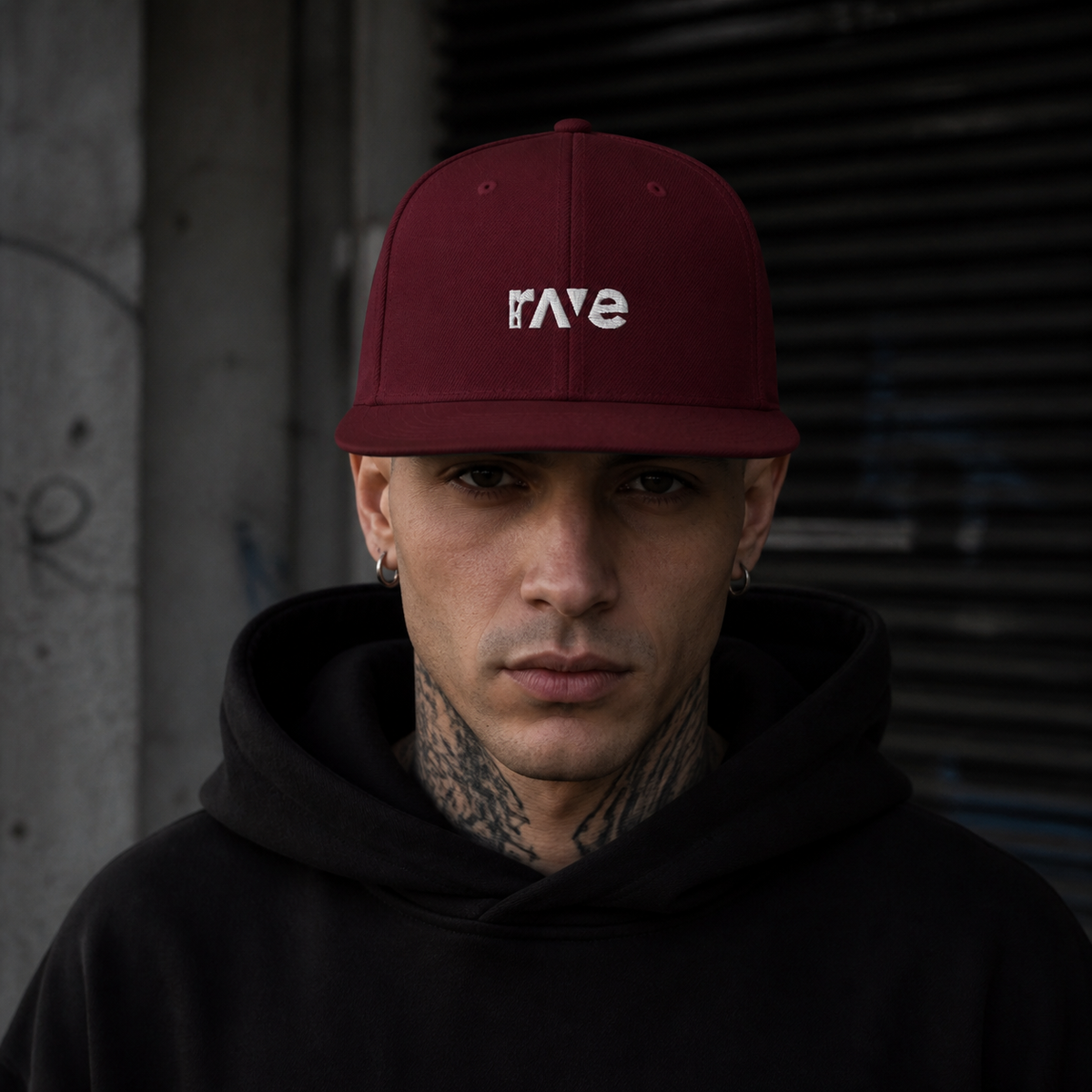 Snapback Statement Cap Cap an männlichem Model – KI-generierte Darstellung