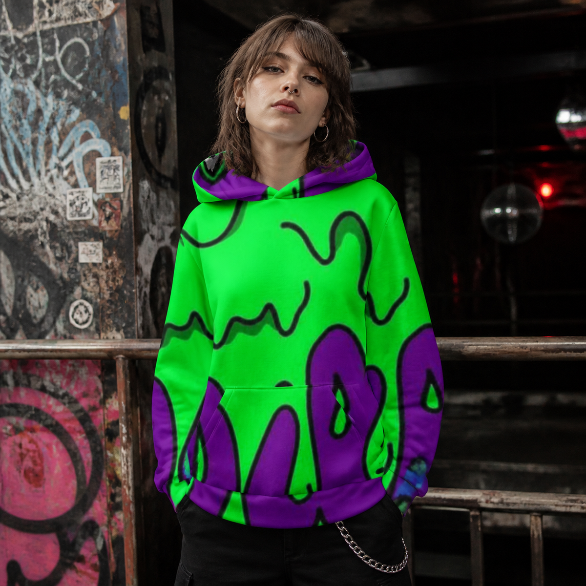 Rick Morty Graphic Allover Hoodie Damen Model Frontansicht Berlin – KI-generierte Darstellung
