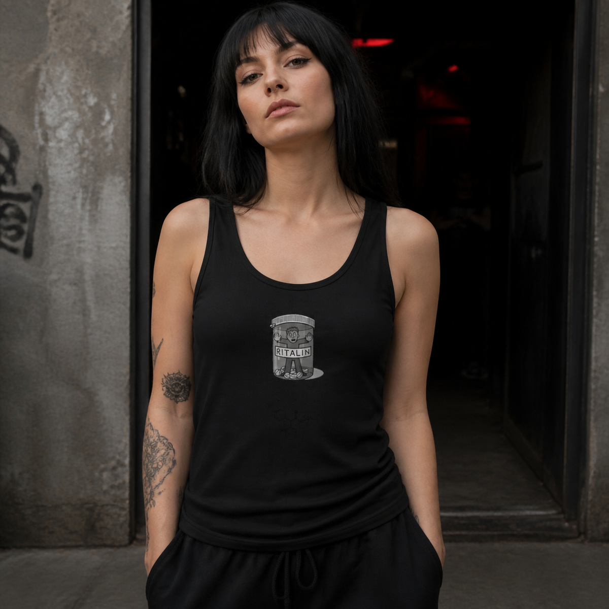 Ritalin Tank Top - Rave Tank Top - weibliches Model, Vorderansicht - KI-generierte Darstellung