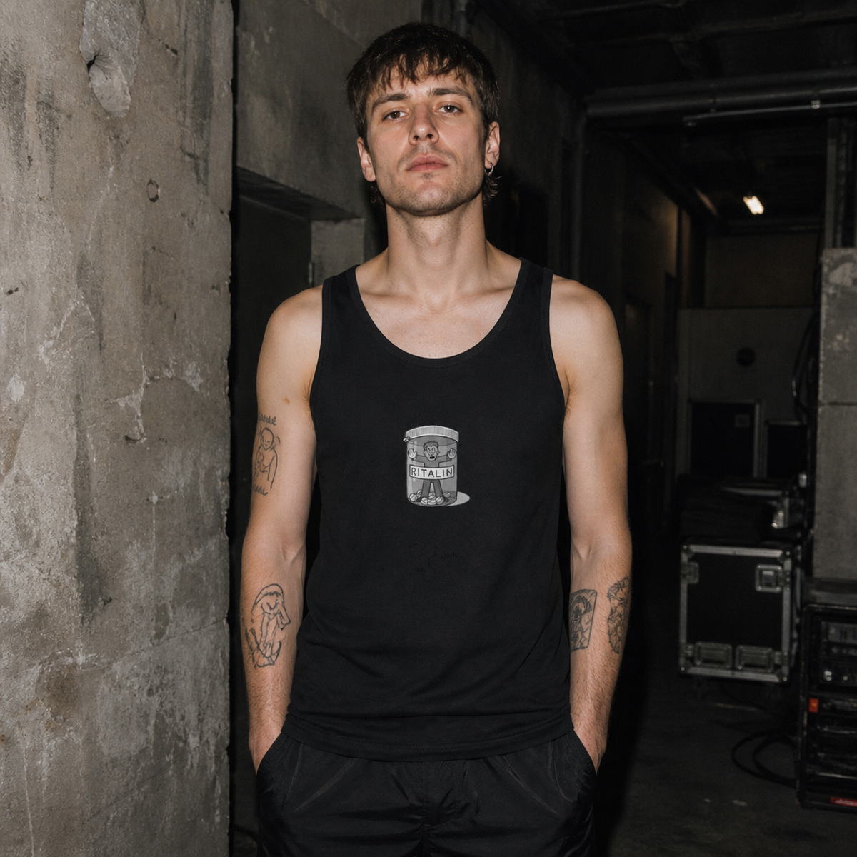 Ritalin Tank Top - Rave Tank Top - männliches Model, Vorderansicht - KI-generierte Darstellung