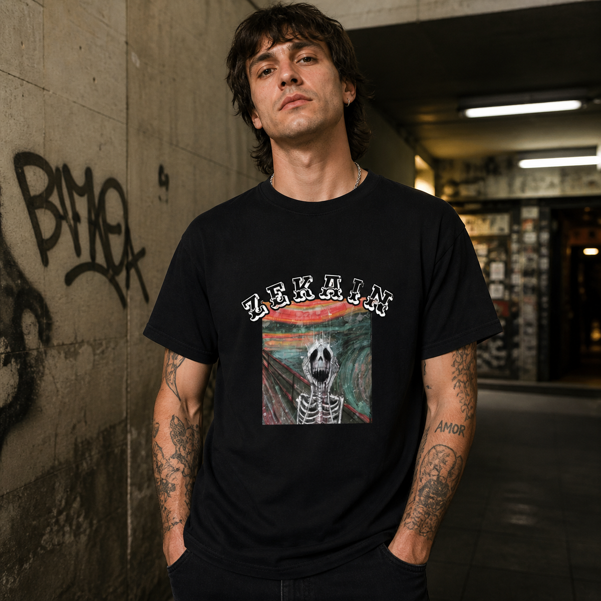 Scream Graphic T-Shirt schwarzes Streetwear Shirt am männlichen Model, Frontprint – KI-generierte Darstellung