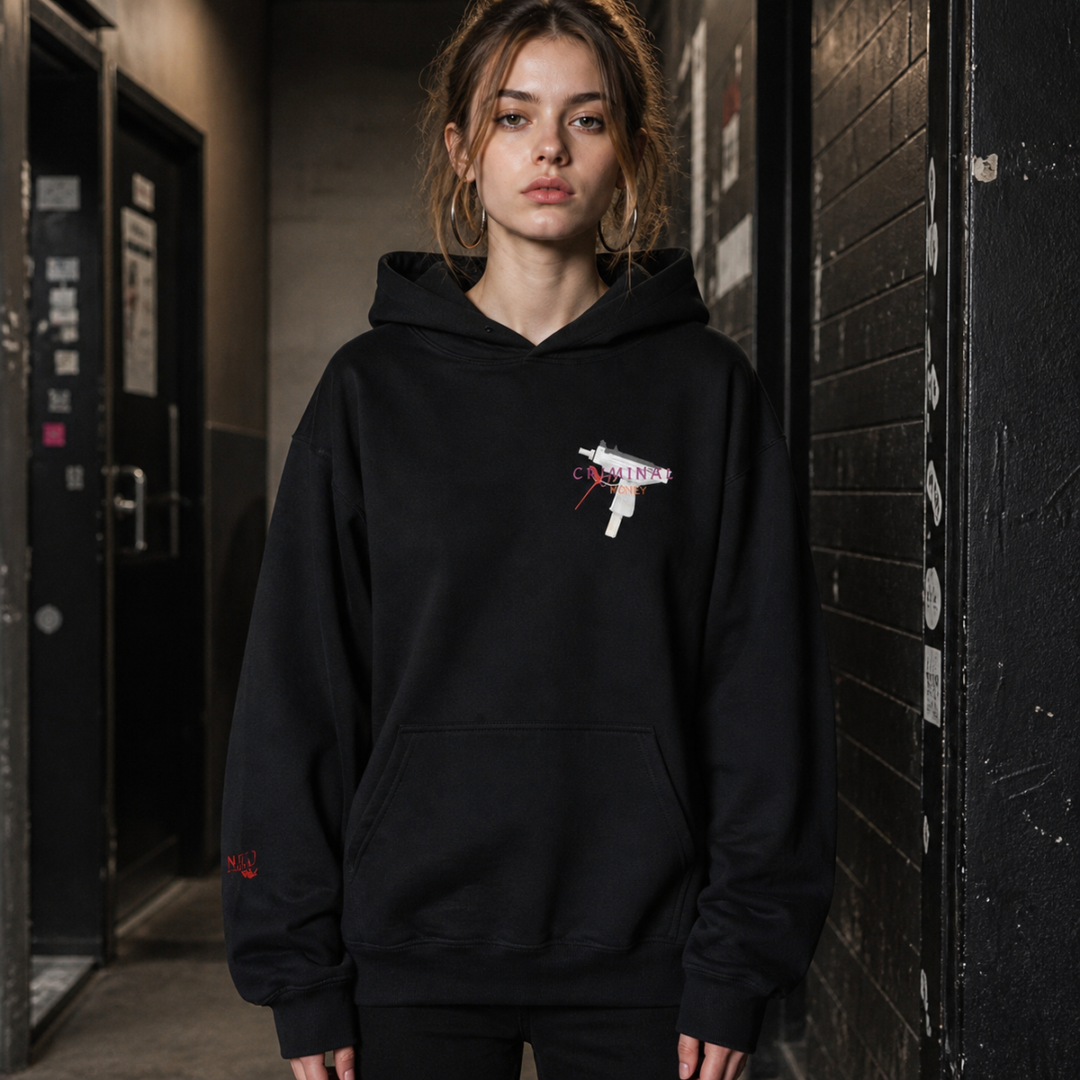 Show Money Graphic Hoodie Damen Model Frontansicht Berlin – KI-generierte Darstellung