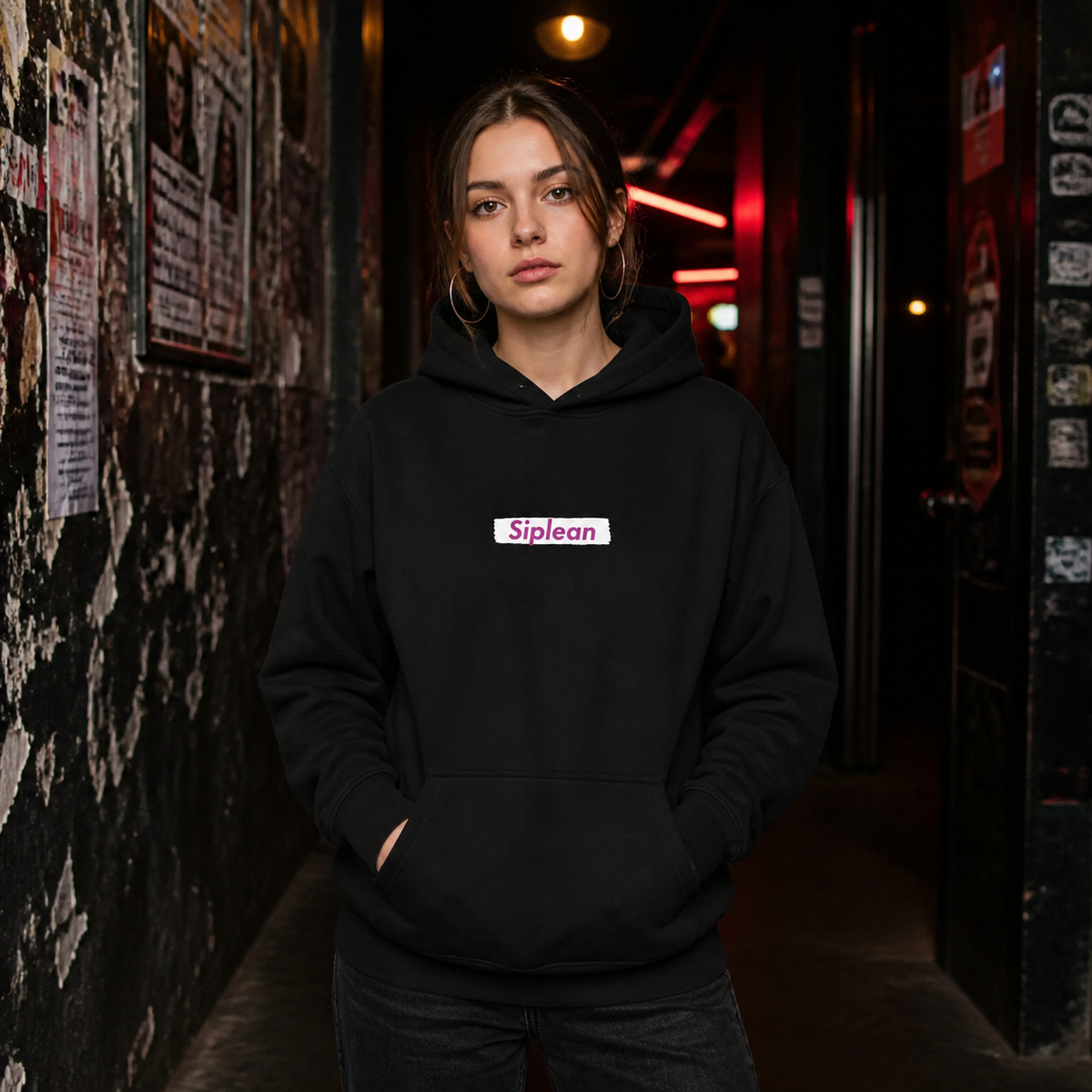 Siplean Codein Hoodie Damen Model Frontansicht Berlin – KI-generierte Darstellung