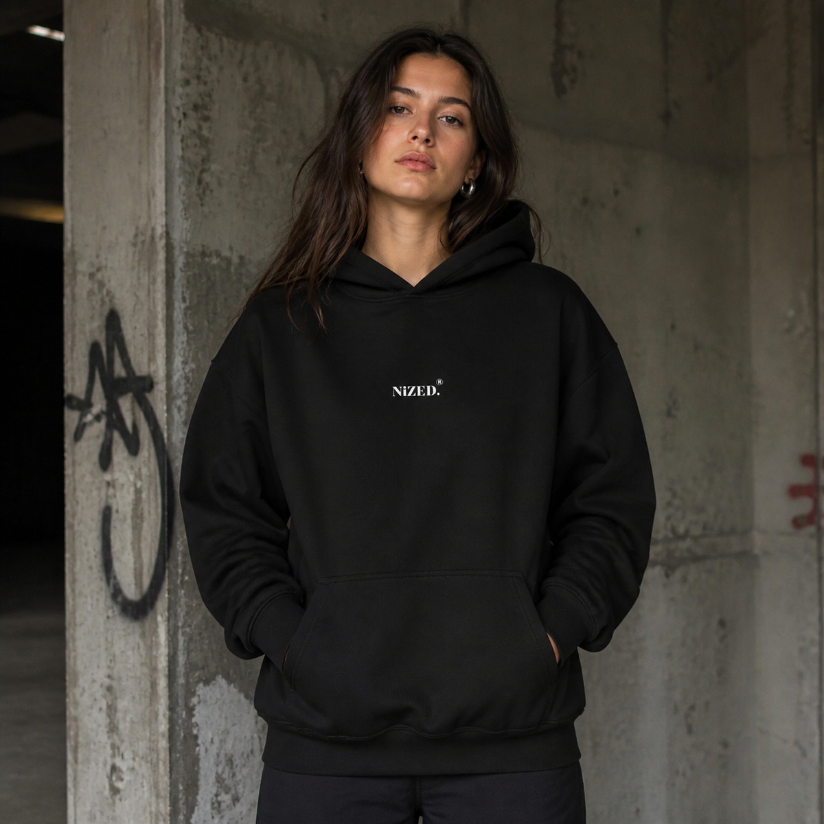 Sorry If I Looked Interested Hoodie am weiblichen Model, Frontansicht Berlin – KI-generierte Darstellung