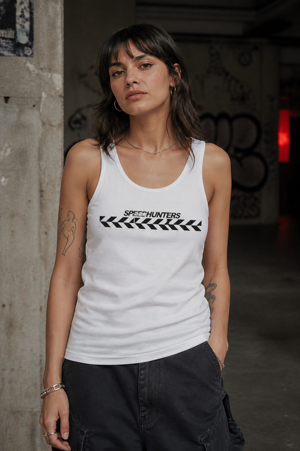 Speedhunters Tank Top von NiZED am weiblichen Model - KI-generierte Darstellung