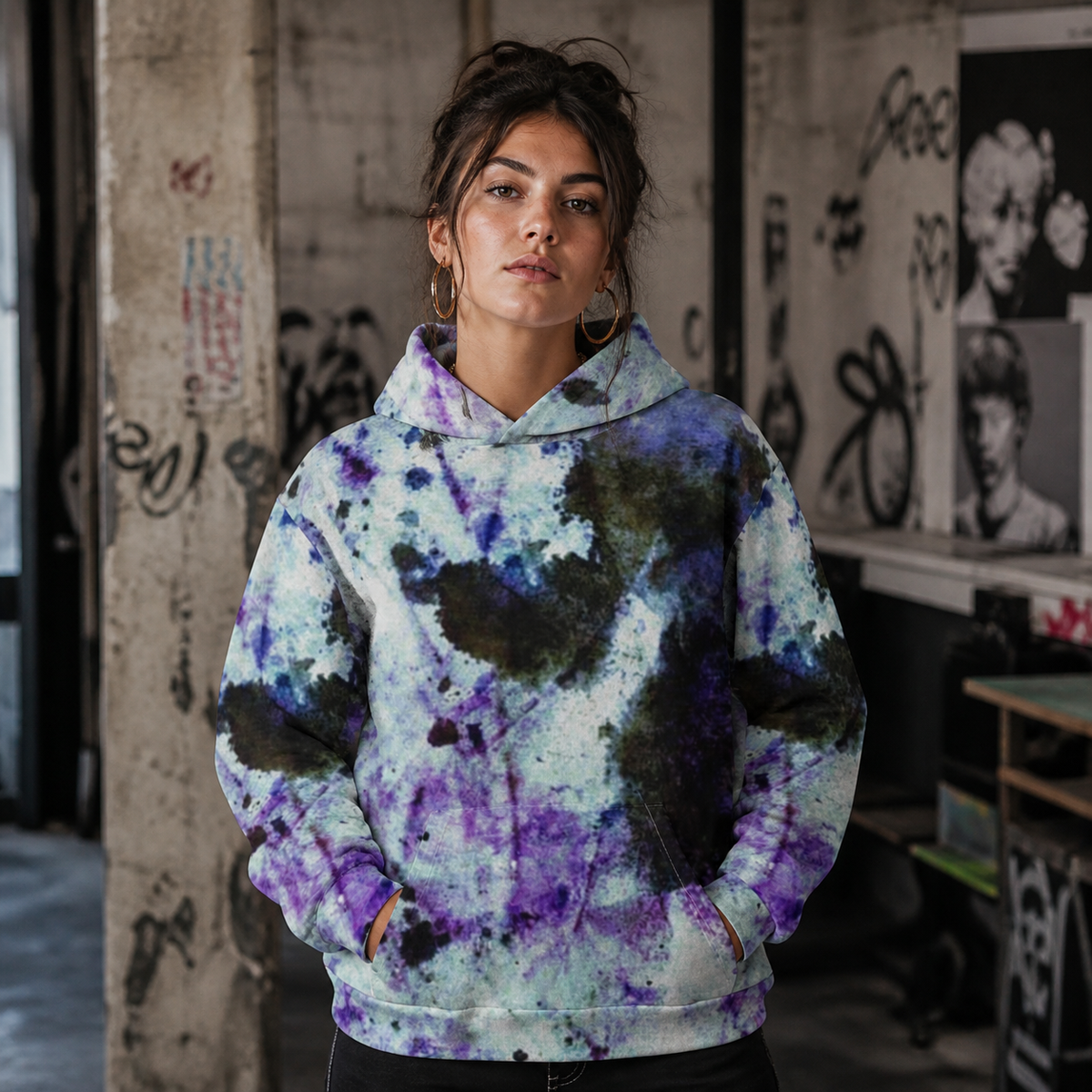 Spotlight Graphic Hoodie Damen Frontansicht – KI-generierte Darstellung