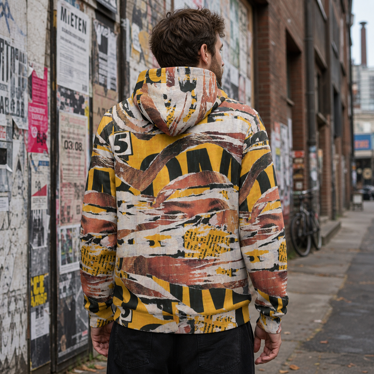 Syprez Graphic Hoodie Herren Rückenansicht – KI-generierte Darstellung