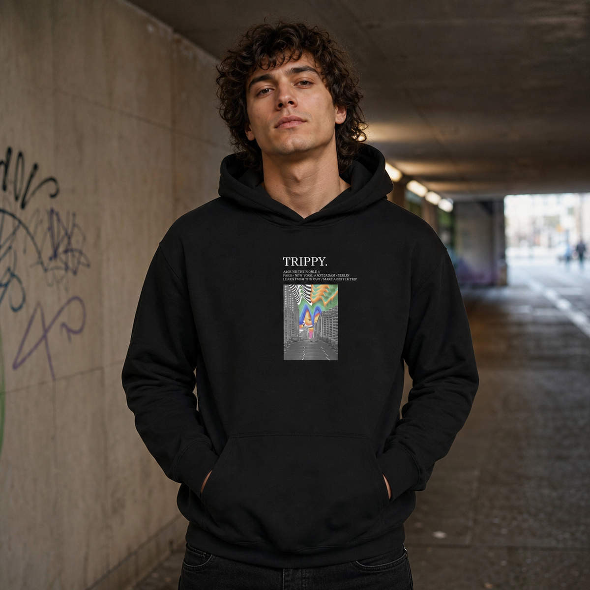 Trippy New Hoodie an männlichem Model, Frontansicht – KI-generierte Darstellung