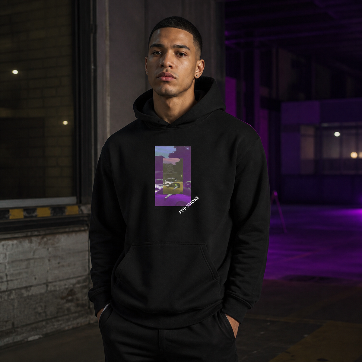 Welcome to the Party x Pop Smoke Hoodie an männlichem Model, Frontansicht – KI-generierte Darstellung