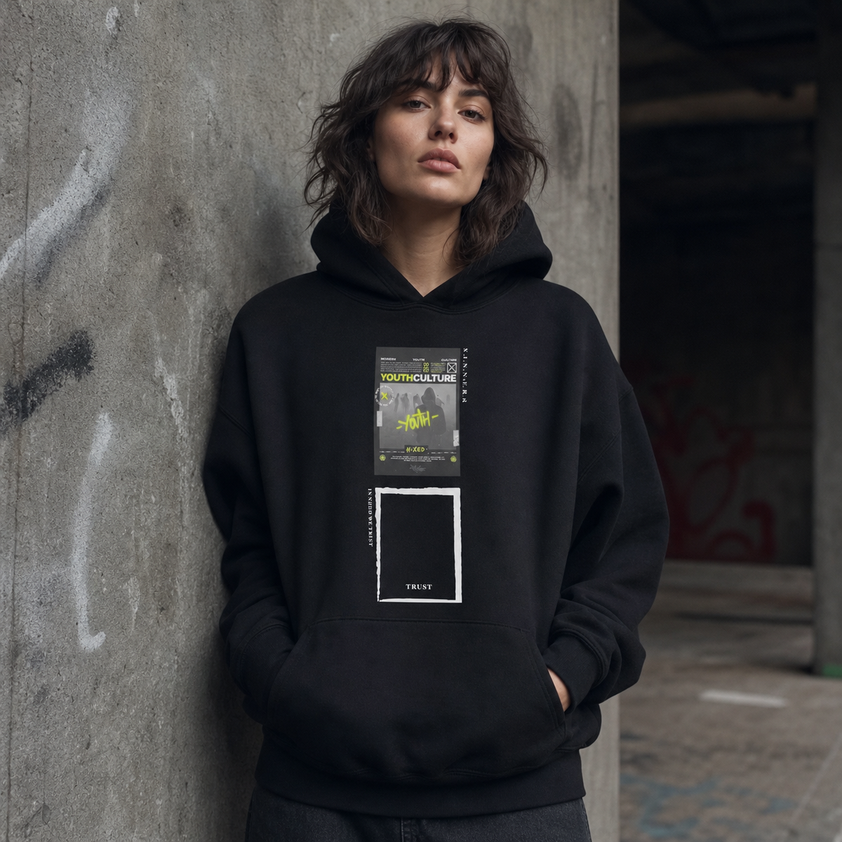 Youth Culture Hoodie Damen-Modell Frontansicht – KI-generierte Darstellung