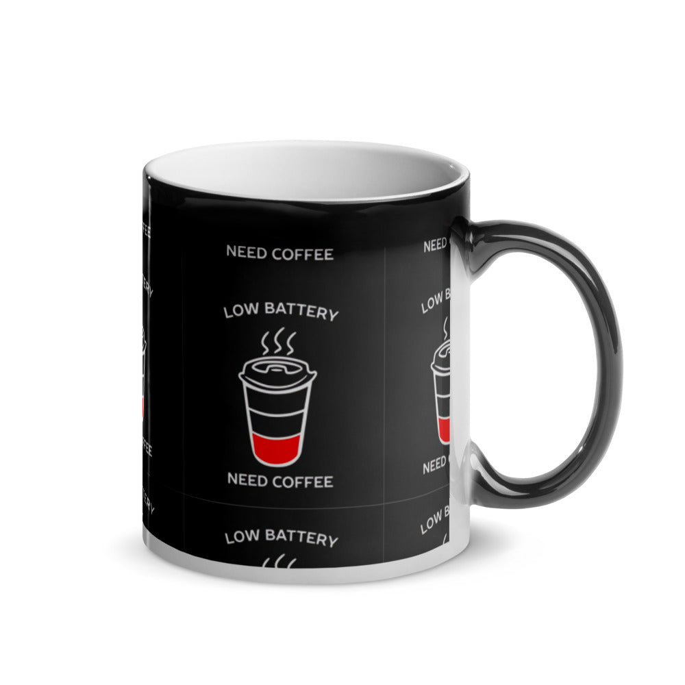 Low Battery need Coffee - Glänzende Zaubertasse