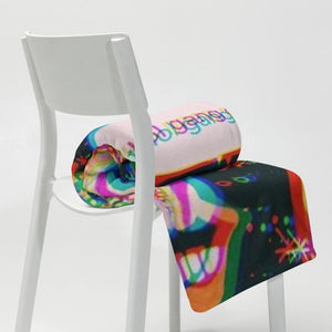 Licker Kuscheldecke von NiZED als Kuscheldecke, Home Statement und Geschenkidee