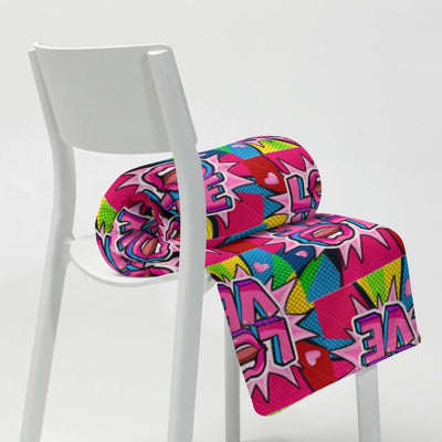Love Kuscheldecke von NiZED als Kuscheldecke, Home Statement und Geschenkidee